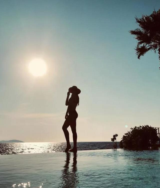 Herkes onu voleybol sahasında izliyordu! Milli yıldız Hande Baladın'ın bikinili pozları bomba Herkes onu voleybol sahasında izliyordu! Milli yıldız Hande Baladın'ın bikinili pozları bomba