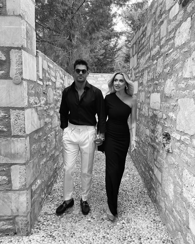 Milyonluk gelin Hadise! Mehmet Dinçerler nişanda da kesenin ağzını açtı Milyonluk gelin Hadise! Mehmet Dinçerler nişanda da kesenin ağzını açtı