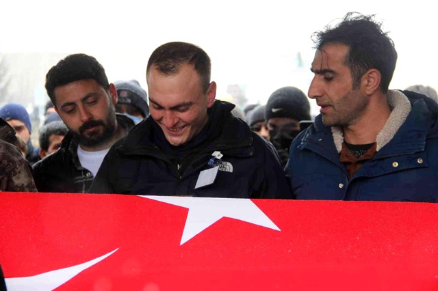 Şehidin cenazesinde acı detay: Şehit olduğu gün evlilik yıl dönümüymüş