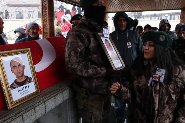 Evlilik yıl dönümünde şehit eşini, özel harekatçı kıyafetiyle uğurladı: Bana şehadetini armağan etti