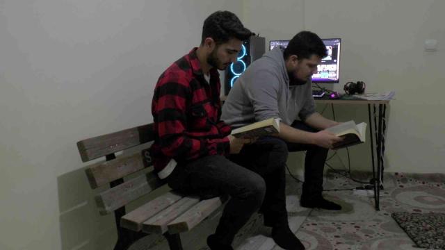 Sosyal medyada gündem olan 'bank' öğrencilerin her şeyi oldu-Kışın kullanılmıyor diyerek evlerine aldıkları bankı bırakmak istemiyorlar