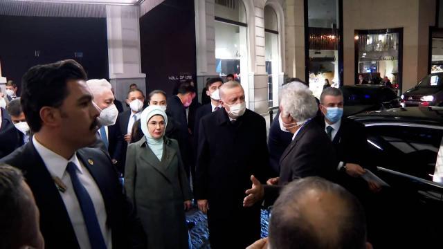 Buzları eriten kare! Erdoğan, NATO zirvesinde ilk görüşmesini gerilim yaşadığı Fransa Cumhurbaşkanı Macron'la yaptı Buzları eriten kare! Erdoğan, NATO zirvesinde ilk görüşmesini gerilim yaşadığı Fransa Cumhurbaşkanı Macron'la yaptı