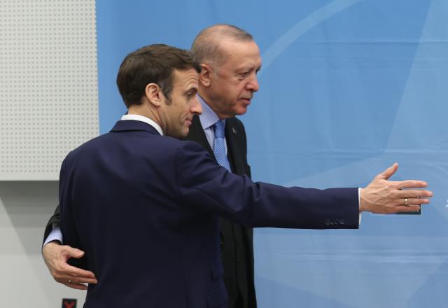 Cumhurbaşkanı Erdoğan ve Macron görüşmesinde Türkiye-Fransa ilişkileri ele alındı Cumhurbaşkanı Erdoğan ve Macron görüşmesinde Türkiye-Fransa ilişkileri ele alındı