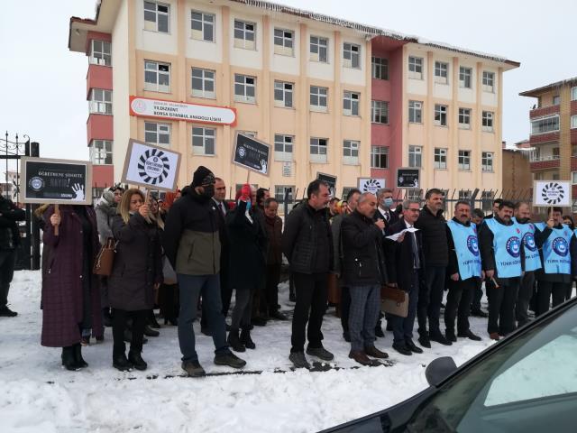 Müdür yardımcısına saldıran velinin görüntüleri kameraya yansıdı