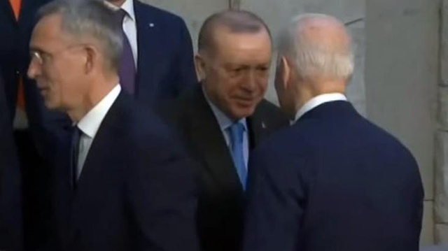 NATO Liderler Zirvesi'nde Cumhurbaşkanı Erdoğan ve ABD Başkanı Biden ayaküstü sohbet etti