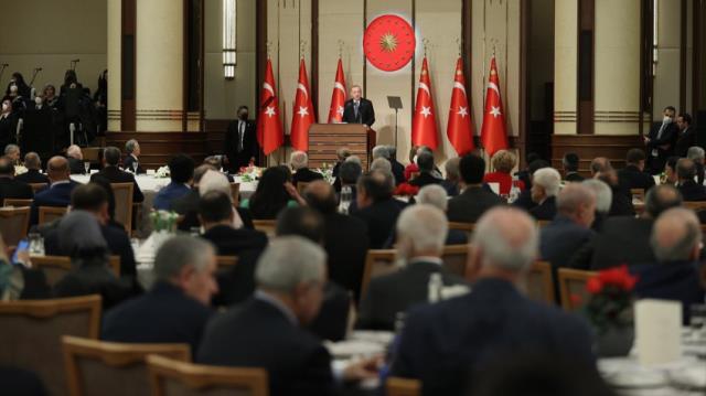 Cumhurbaşkanı Erdoğan'ın toplantısına katılan Mehmet Metiner'den eleştiri bombardımanı: X-Ray ile arandık, böyle mi olmalıydı?