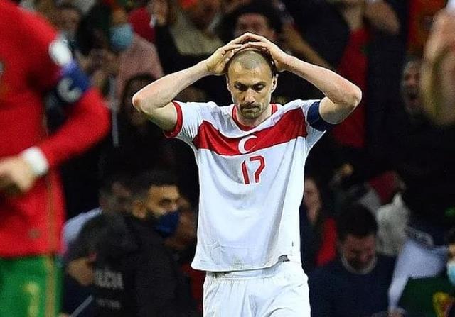 Dünya Kupası hayal oldu, maça damga vuran Burak Yılmaz gözyaşlarıyla Milli Takım'ı bıraktı