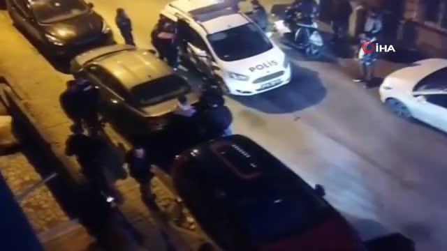 Taciz şüphelisini dövüp polise teslim ettiler