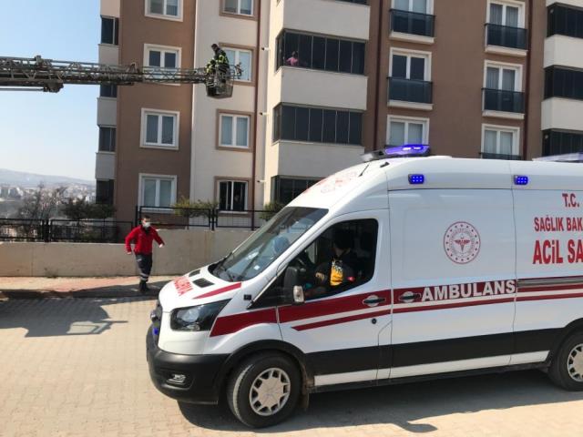 Cinnet getiren kadın 10 yaşındaki oğlunu bıçakla yaraladı