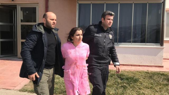 Cinnet getiren kadın 10 yaşındaki oğlunu bıçakla yaraladı