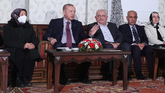 Cumhurbaşkanı Erdoğan, herkese 'Şifa' diyerek tavsiye etti: Her akşam yer yatarım Cumhurbaşkanı Erdoğan, herkese 'Şifa' diyerek tavsiye etti: Her akşam yer yatarım