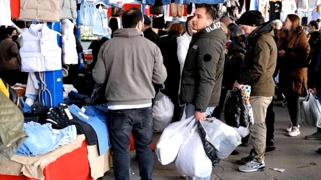 Edirne'de alışveriş çılgınlığı! Bulgar ve Yunan turistler aldıklarını güçlükle taşıdı