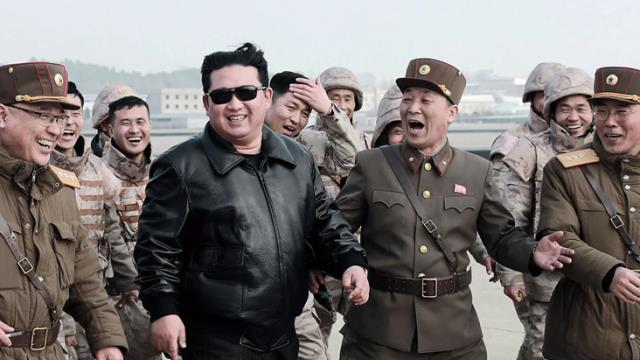 Kuzey Kore yeni balistik füzesinin görüntülerini paylaştı! Başkan Kim'in halleri film sahnesini aratmadı