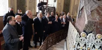 AK Parti'li Kurtulmuş, Osman Gazi Türbesi'nde sancak nöbeti değişimini izledi
