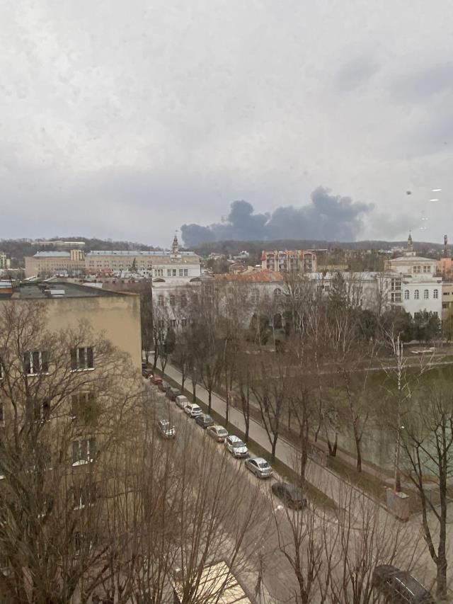 Ukrayna'nın Lviv kentinde art arda patlamalar: Sığınaklarda kalın Ukrayna'nın Lviv kentinde art arda patlamalar: Sığınaklarda kalın