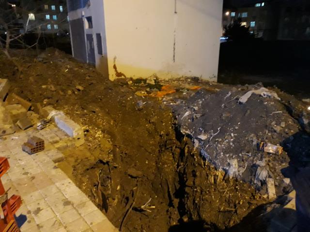 İstanbul'un göbeğinde 20 saatlik elektrik kesintisi vatandaşı isyan ettirdi İstanbul'un göbeğinde 20 saatlik elektrik kesintisi vatandaşı isyan ettirdi