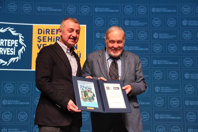 Cehalet çıkışlarıyla çok konuşulan Prof. Dr. İlber Ortaylı: Şehirlere göç çekmek cehalettir Cehalet çıkışlarıyla çok konuşulan Prof. Dr. İlber Ortaylı: Şehirlere göç çekmek cehalettir