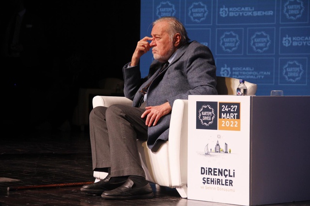 Cehalet çıkışlarıyla çok konuşulan Prof. Dr. İlber Ortaylı: Şehirlere göç çekmek cehalettir Cehalet çıkışlarıyla çok konuşulan Prof. Dr. İlber Ortaylı: Şehirlere göç çekmek cehalettir