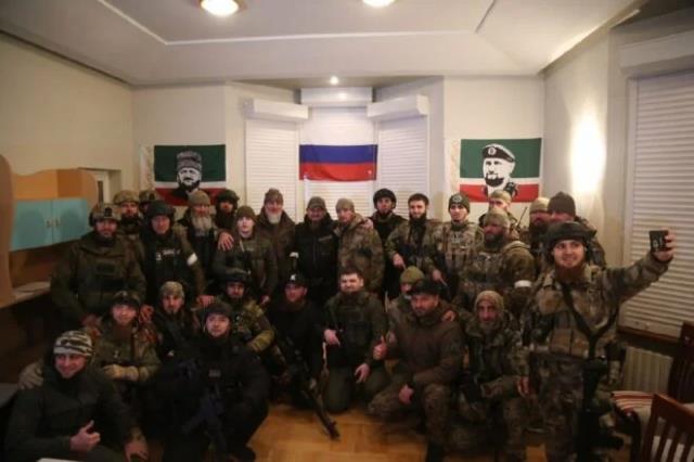 Çeçen lider Kadirov, Ukrayna'ya gitti! Savaşçılarıyla verdiği pozlar dünya basınında gündem oldu Çeçen lider Kadirov, Ukrayna'ya gitti! Savaşçılarıyla verdiği pozlar dünya basınında gündem oldu