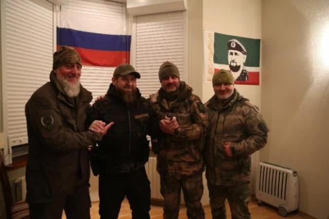Çeçen lider Kadirov, Ukrayna'ya gitti! Savaşçılarıyla verdiği pozlar dünya basınında gündem oldu Çeçen lider Kadirov, Ukrayna'ya gitti! Savaşçılarıyla verdiği pozlar dünya basınında gündem oldu