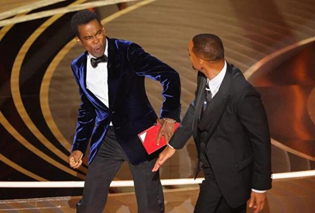Will Smith ve Chris Rock arasındaki tokadın detayları netleşti! Eşinin üzüntüsünü görünce sahneye koşmuş Will Smith ve Chris Rock arasındaki tokadın detayları netleşti! Eşinin üzüntüsünü görünce sahneye koşmuş