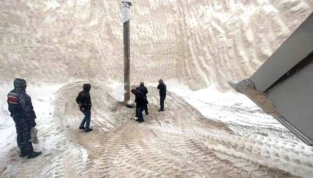 16 yıl önce kayıp ihbarı yapılan kadının kemikleri su kuyusunda bulundu 16 yıl önce kayıp ihbarı yapılan kadının kemikleri su kuyusunda bulundu
