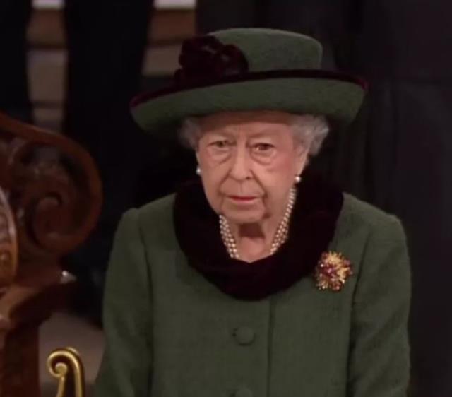 95 yaşındaki Kraliçe Elizabeth 5 ay sonra ilk kez göründü