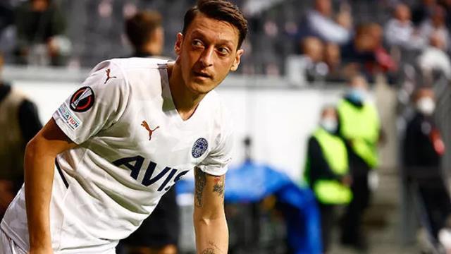 Mesut Özil için olay suçlama! Takım arkadaşı sırtından vurdu Mesut Özil için olay suçlama! Takım arkadaşı sırtından vurdu