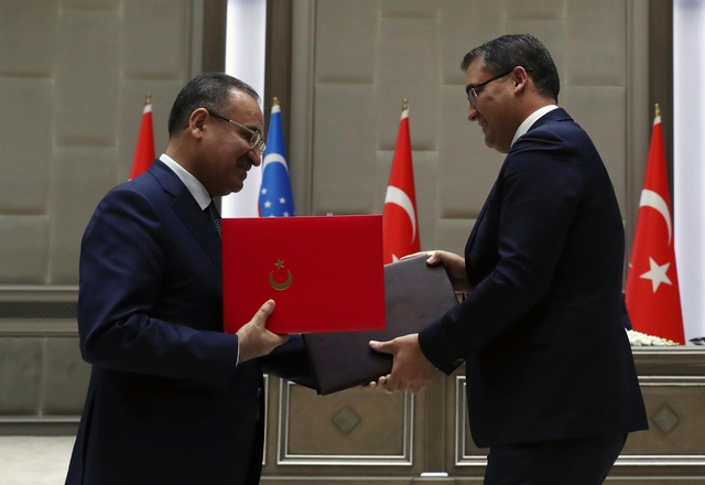 Türkiye ile Özbekistan arasında 10 anlaşma imzalandı Türkiye ile Özbekistan arasında 10 anlaşma imzalandı
