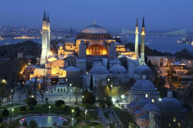 Ayasofya-i Kebir Camii'nde 88 yıl sonra ilk teravih namazı kılınacak