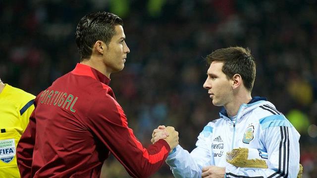 Bu kez aynı rekora ortak oldular! Messi ve Ronaldo futbol tarihine geçti Bu kez aynı rekora ortak oldular! Messi ve Ronaldo futbol tarihine geçti