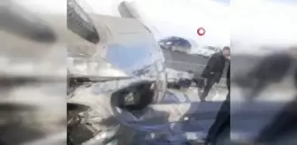 Direksiyon hakimiyetini kaybeden otomobil bariyerlere saplandı