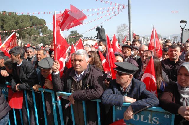 Kemal Kılıdaroğlu Manisa'da traktör konvoyu ile karşılandı! Çiftçiyi dinleyip, halka seslendi