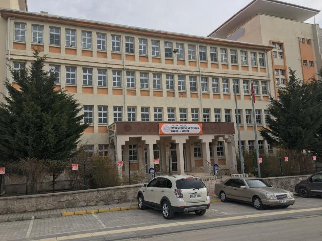 Lisede 'tuvalet şakasından' sonra intihar eden gencin babası konuştu: Ne olduysa okulda olmuş Lisede 'tuvalet şakasından' sonra intihar eden gencin babası konuştu: Ne olduysa okulda olmuş
