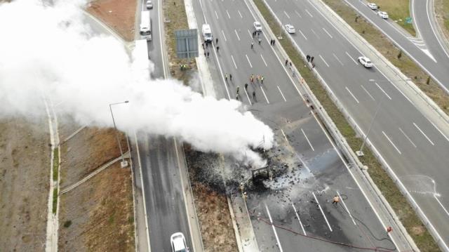 TIR'a arkadan çarpan otomobil alev alev yandı! Sürücü feci şekilde can verdi