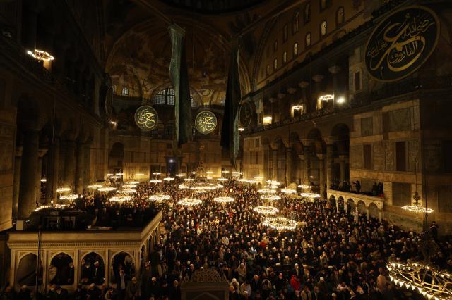 Ayasofya-i Kebir Camii'nde 88 yıllık teravih hasreti meydana taştı