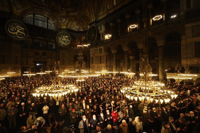 Ayasofya-i Kebir Camii'nde 88 yıllık teravih hasreti meydana taştı