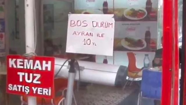 İstanbul'da bir esnaf 10 liraya boş dürüm satmaya başladı