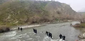 Çaya düşüp, kaybolan asteğmeni arama çalışmalarında 2'nci gün