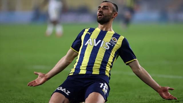 Fenerbahçe'nin forvetlerini sevdiler! Serdar Dursun'a İtalyan devi talip oldu Fenerbahçe'nin forvetlerini sevdiler! Serdar Dursun'a İtalyan devi talip oldu
