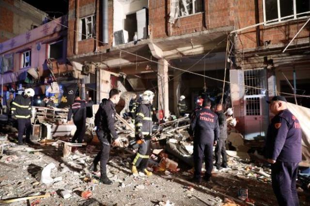 Gaziantep'te lokantada yaşanan patlama anı saniye saniye görüntülendi!