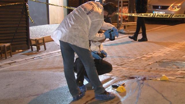 Metrobüsten inen kadını zorla ara sokağa götürüp öldüren adam aynı silahla intihara kalkıştı