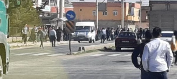 Şanlıurfa'da iki grup yol kapatıp kavga etti: 14 yaralı