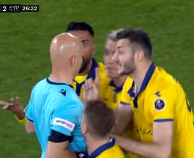 Böyle skandal görülmedi! Ankaragücü-Eyüp maçında file delik çıktı, gol güme gitti Böyle skandal görülmedi! Ankaragücü-Eyüp maçında file delik çıktı, gol güme gitti