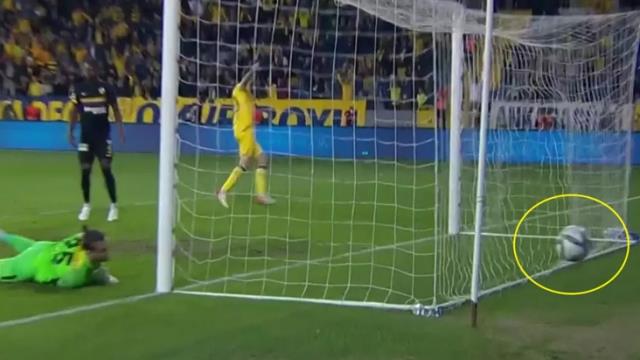 Böyle skandal görülmedi! Ankaragücü-Eyüp maçında file delik çıktı, gol güme gitti Böyle skandal görülmedi! Ankaragücü-Eyüp maçında file delik çıktı, gol güme gitti
