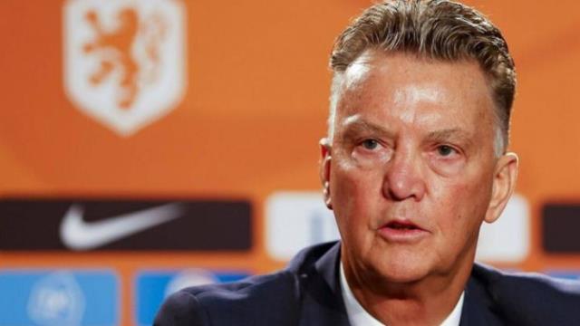 Geceleri oyuncularından gizli gizli hastaneye gitti, çıkan sonuç yıktı! Hollanda'nın hocasından üzen haber Geceleri oyuncularından gizli gizli hastaneye gitti, çıkan sonuç yıktı! Hollanda'nın hocasından üzen haber