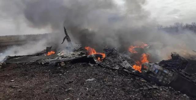 Rusya ordusuna ağır darbe! Ukrayna güçleri 40 milyon dolar değerindeki Su-35 savaş uçağını vurdu Rusya ordusuna ağır darbe! Ukrayna güçleri 40 milyon dolar değerindeki Su-35 savaş uçağını vurdu