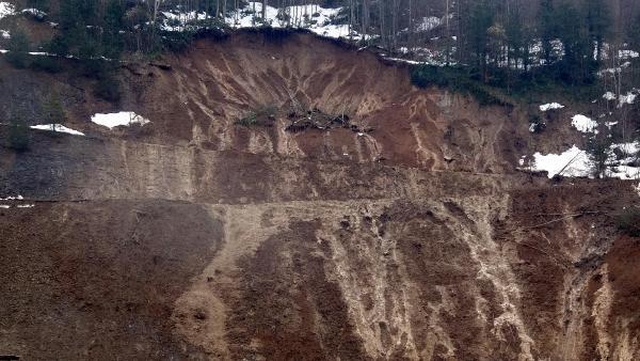 Heyelan iki yönün de kapanmasına neden olmuştu! Bolu Dağı Tüneli yeniden ulaşıma açılıyor