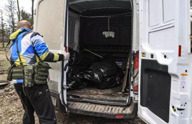 Katliamın yaşandığı Buça'ya giden Zelenski gördüklerine inanamadı! İşte dehşete düşüren o fotoğraflar Katliamın yaşandığı Buça'ya giden Zelenski gördüklerine inanamadı! İşte dehşete düşüren o fotoğraflar