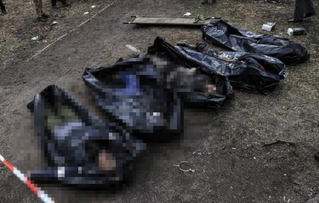 Katliamın yaşandığı Buça'ya giden Zelenski gördüklerine inanamadı! İşte dehşete düşüren o fotoğraflar Katliamın yaşandığı Buça'ya giden Zelenski gördüklerine inanamadı! İşte dehşete düşüren o fotoğraflar